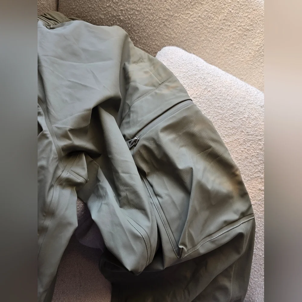 NWT! RAINS, UNISEX, Cargo Rain Pants, Regular W3, Drift, Size Small, MSRP $140